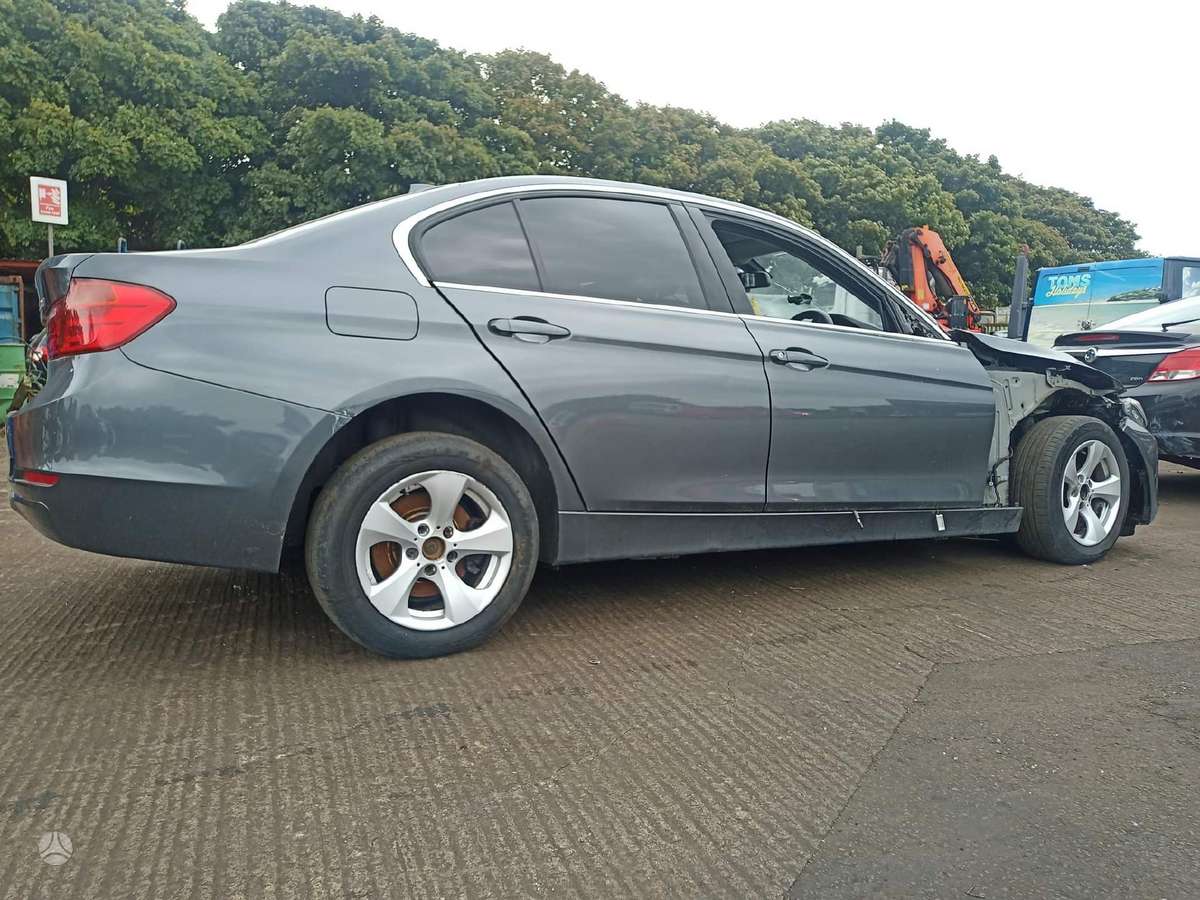 BMW 3 serija dalimis