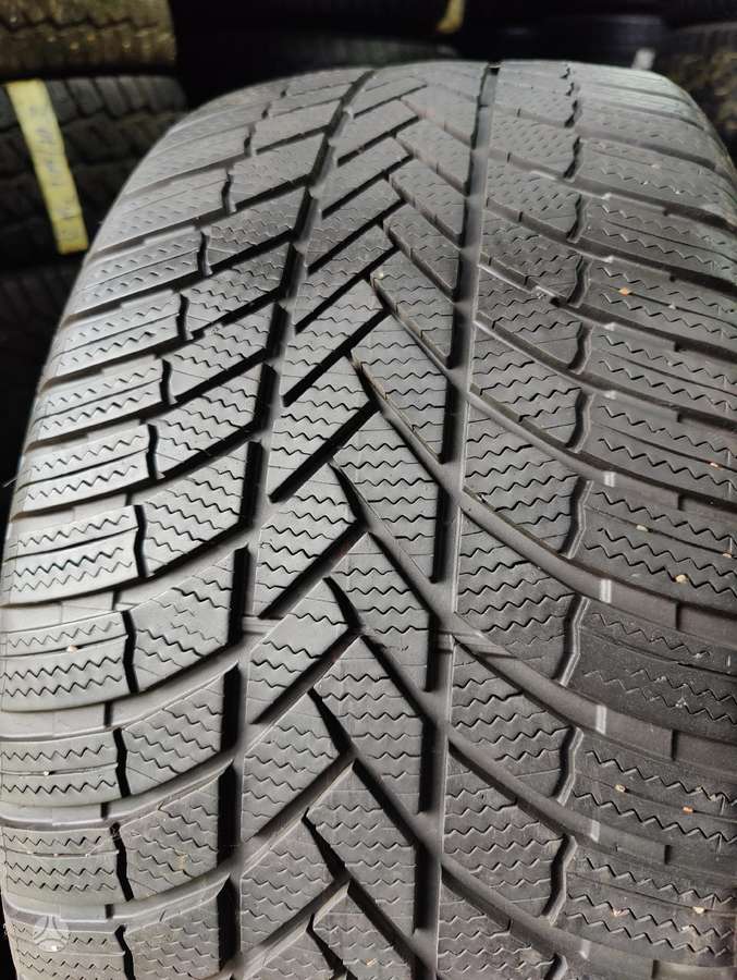 Bridgestone BLIZZAK LM005, winter 245/40 R18