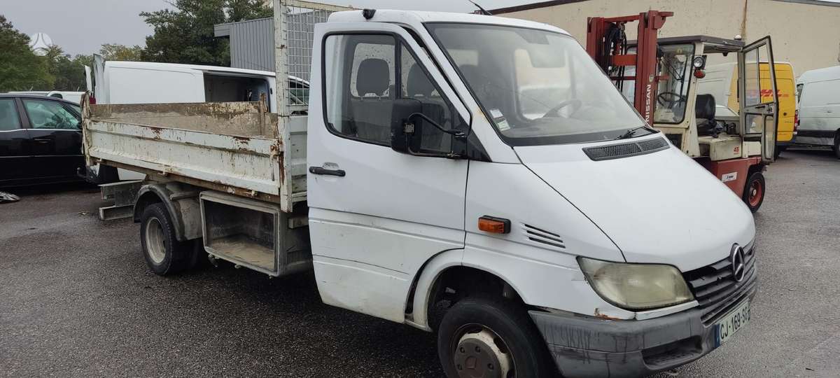 Mercedes-Benz Sprinter, preču