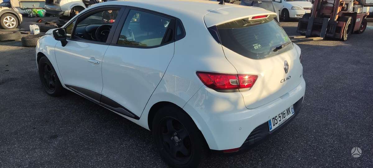 Renault Clio 37069885048
