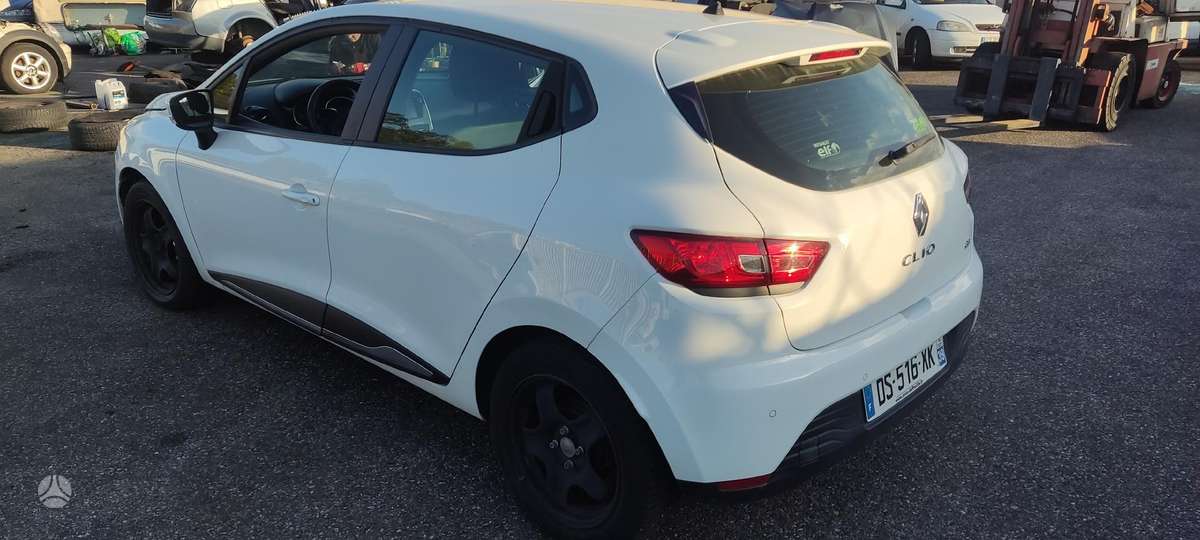 Renault Clio 37069885048