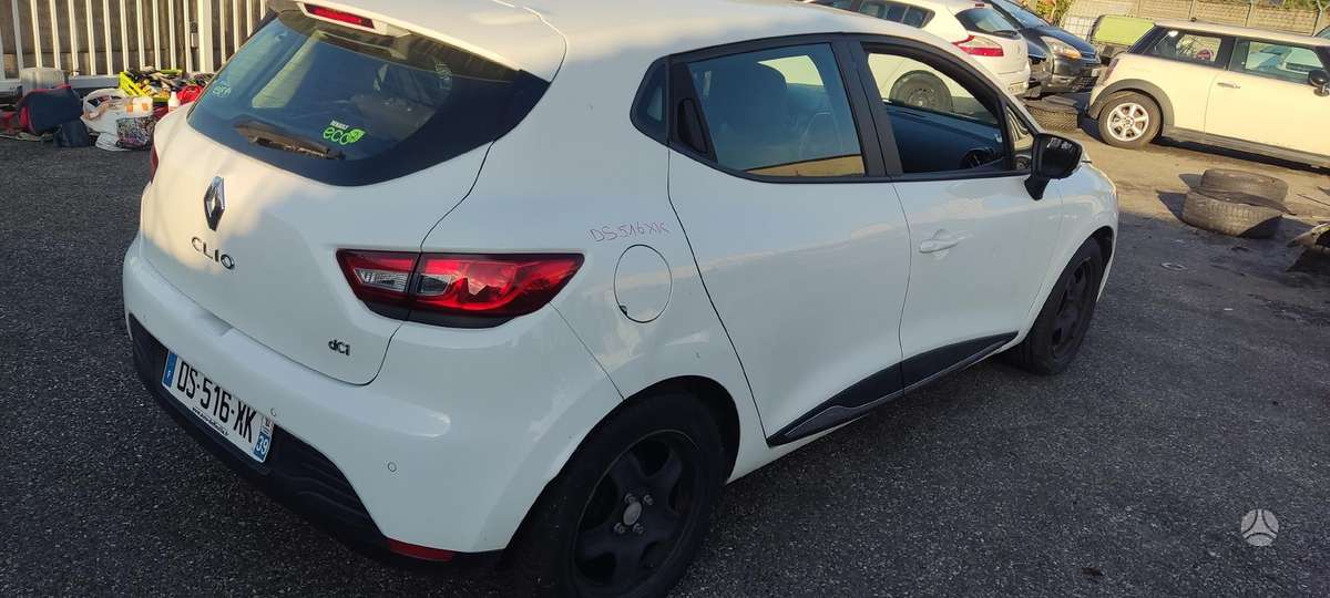 Renault Clio 37069885048