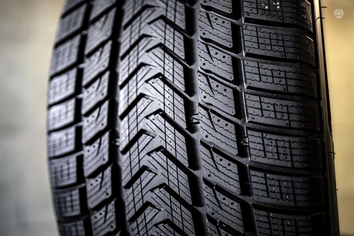 Gripmax SureGrip, winter 325/35 R22