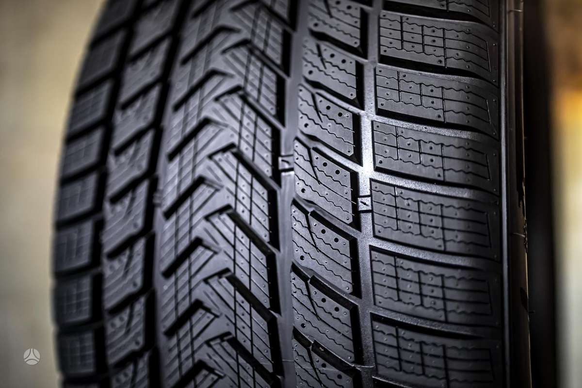 Gripmax SureGrip, winter 325/35 R22