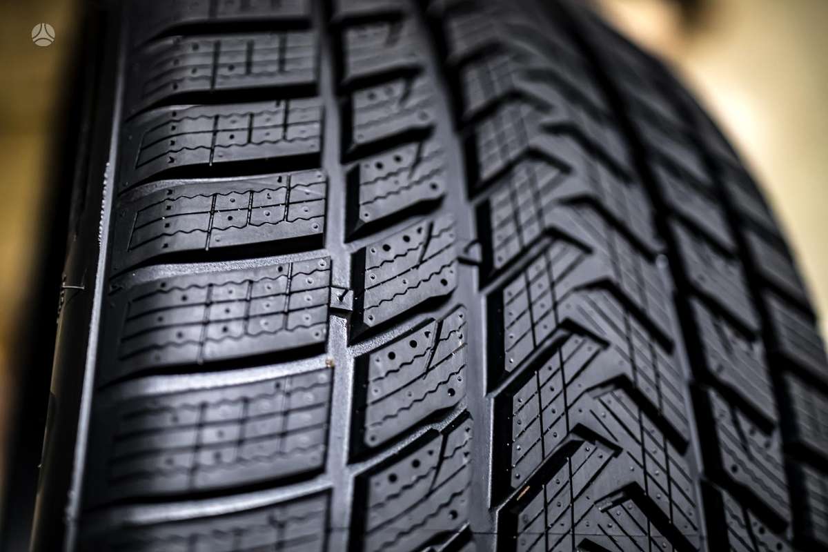 Gripmax SureGrip, winter 325/35 R22