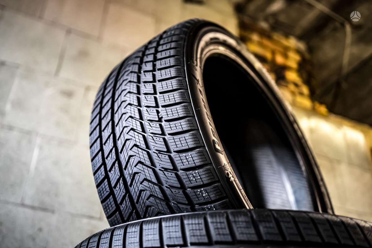 Gripmax SureGrip, winter 325/35 R22