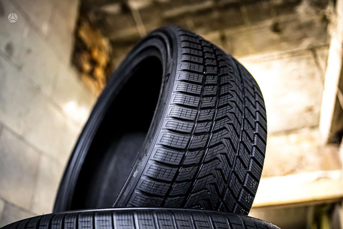 Gripmax SureGrip, winter 325/35 R22