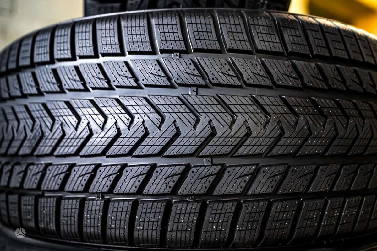Gripmax SureGrip, winter 325/35 R22