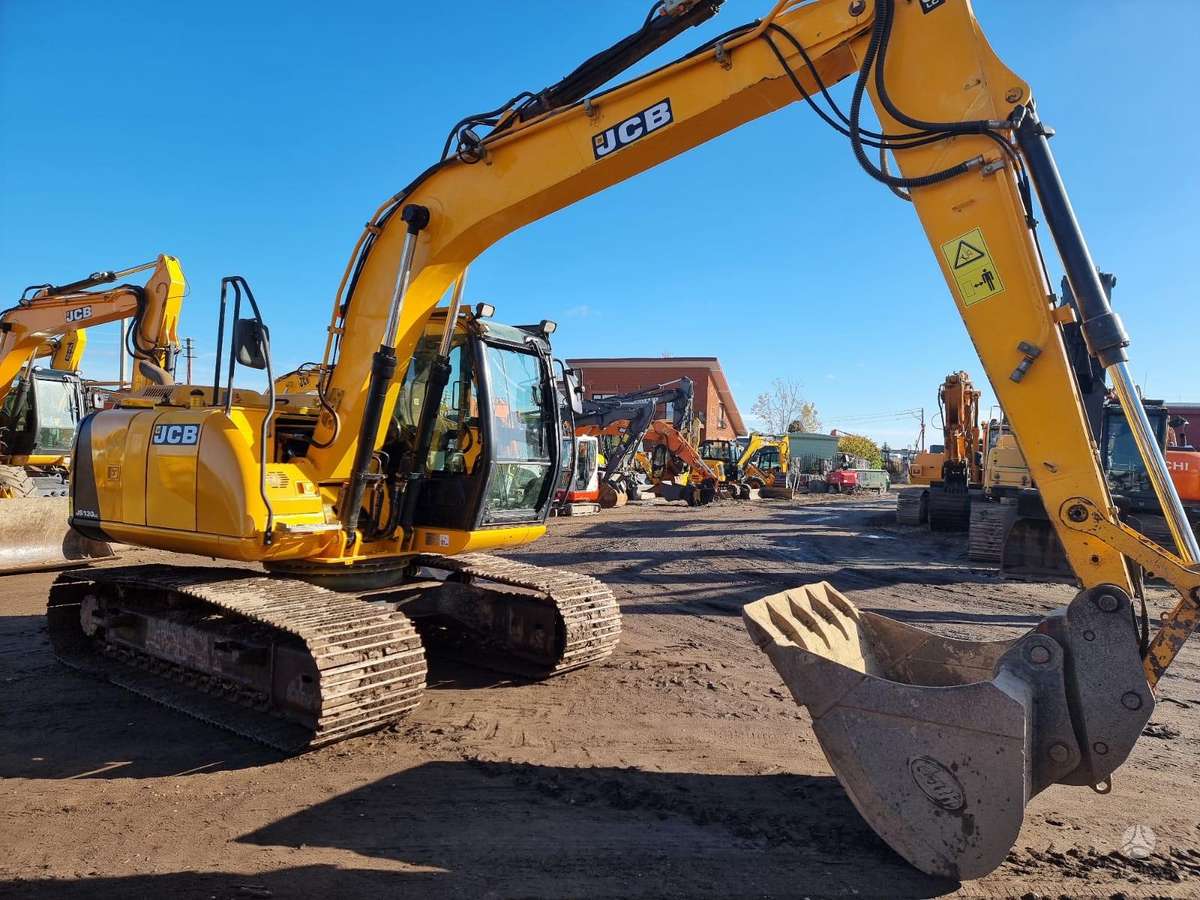 JCB JCB JS130LC T4i, ekskavatoriai