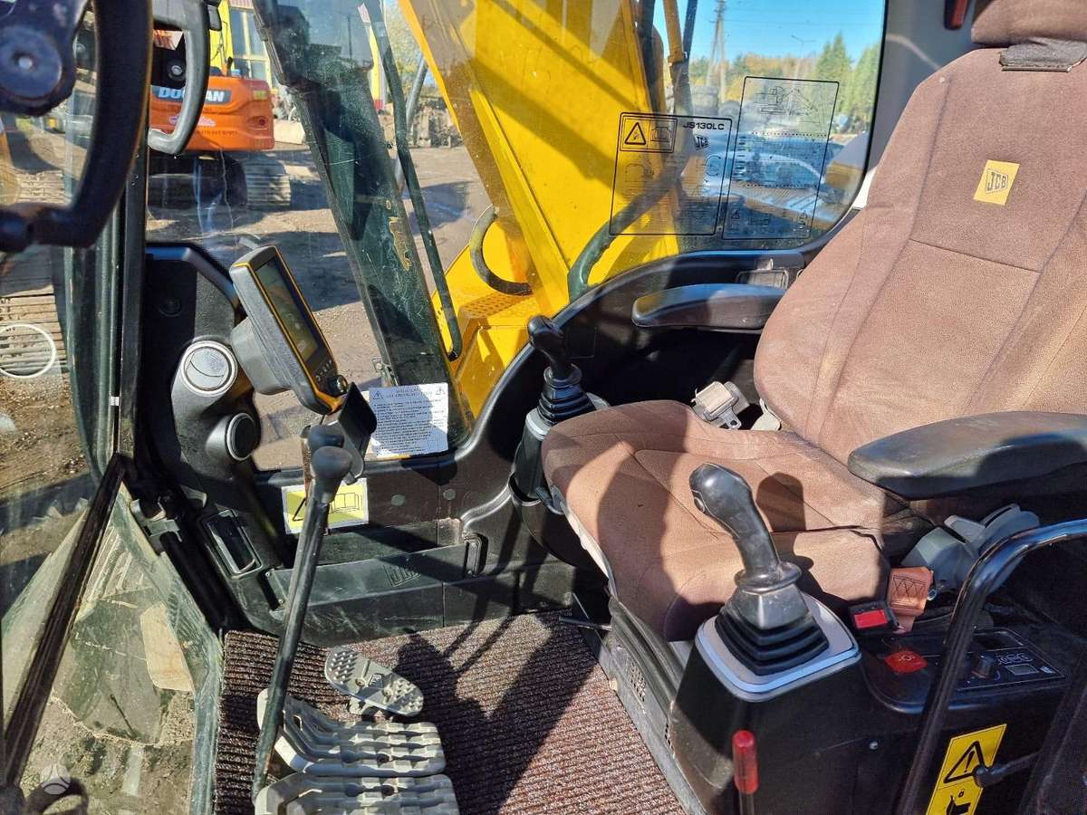 JCB JCB JS130LC T4i, excavator
