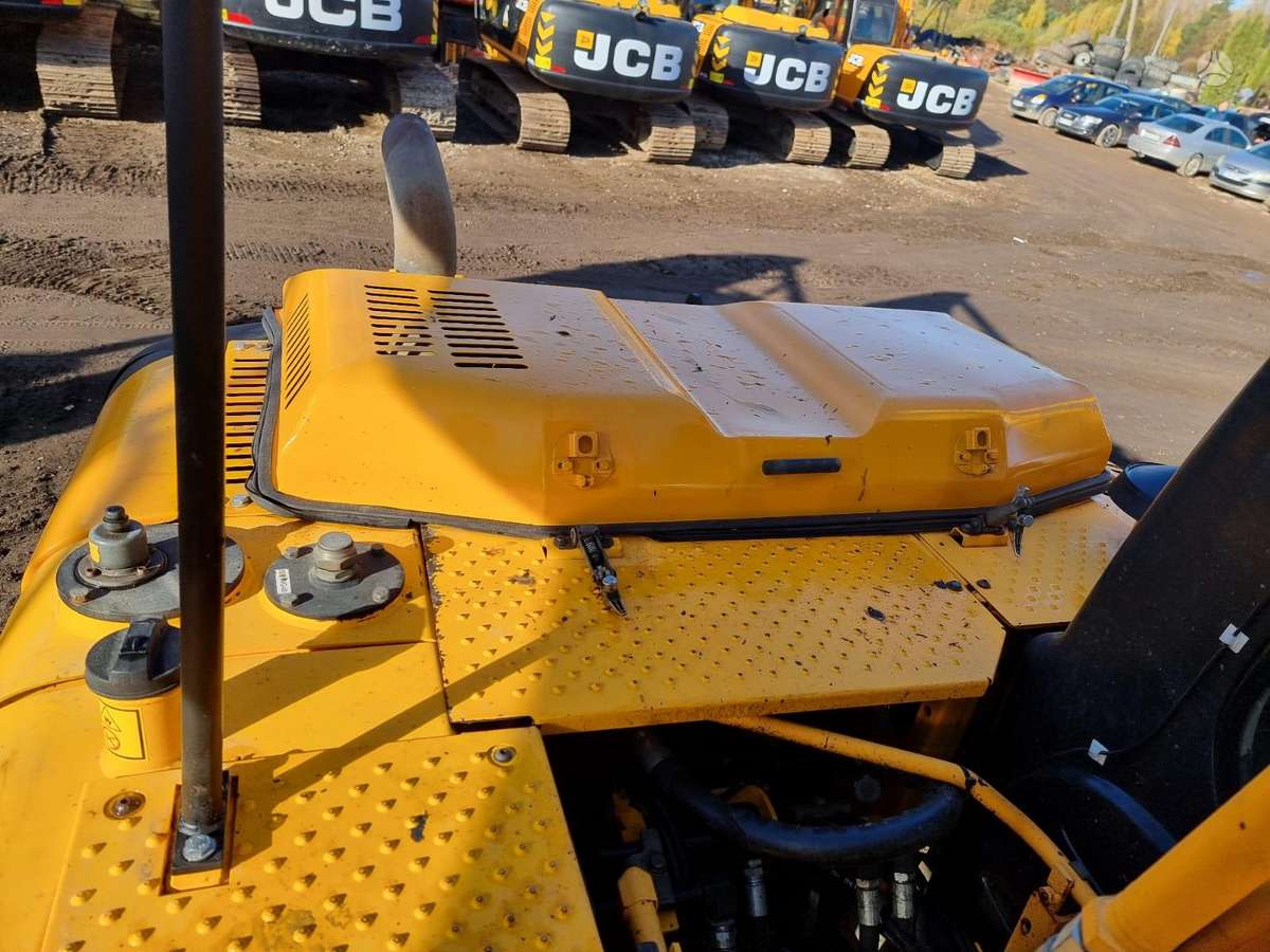 JCB JCB JS130LC T4i, экскаваторы