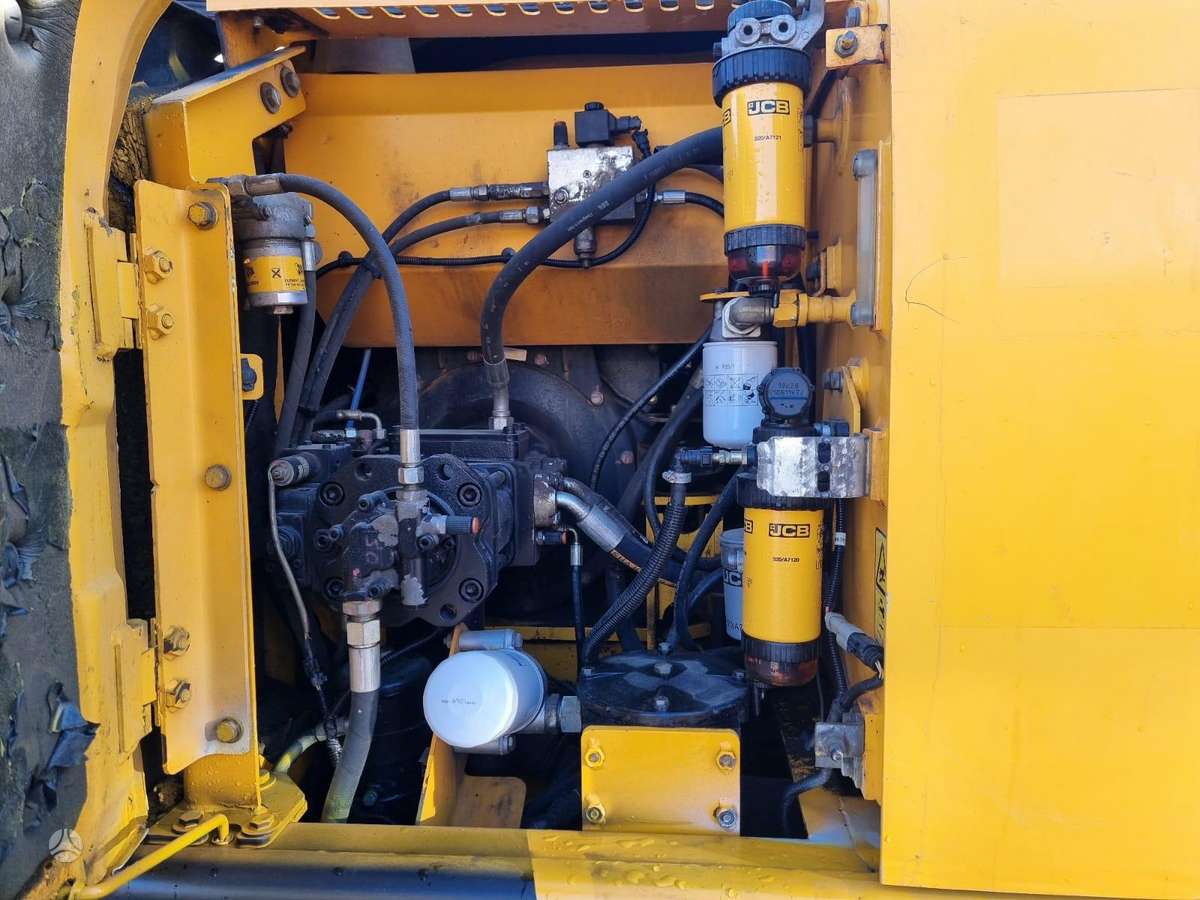 JCB JCB JS130LC T4i, экскаваторы