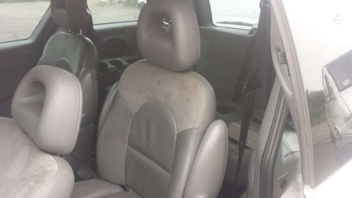Chrysler Grand Voyager dalimis