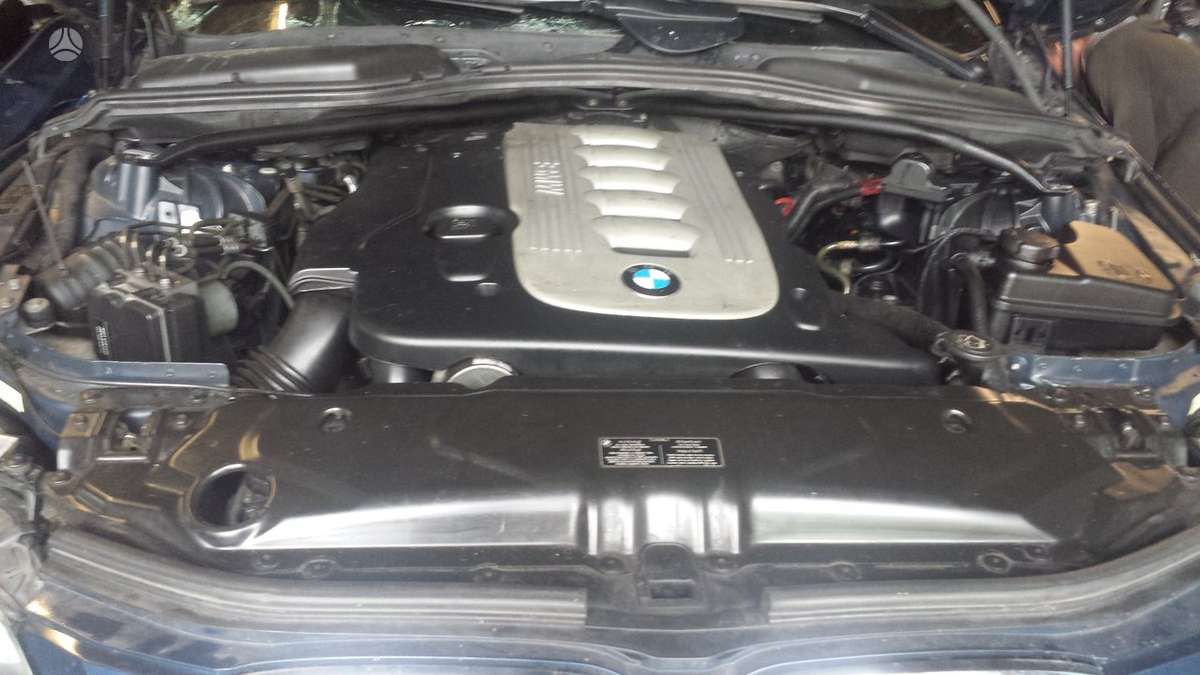 BMW 530 dalimis