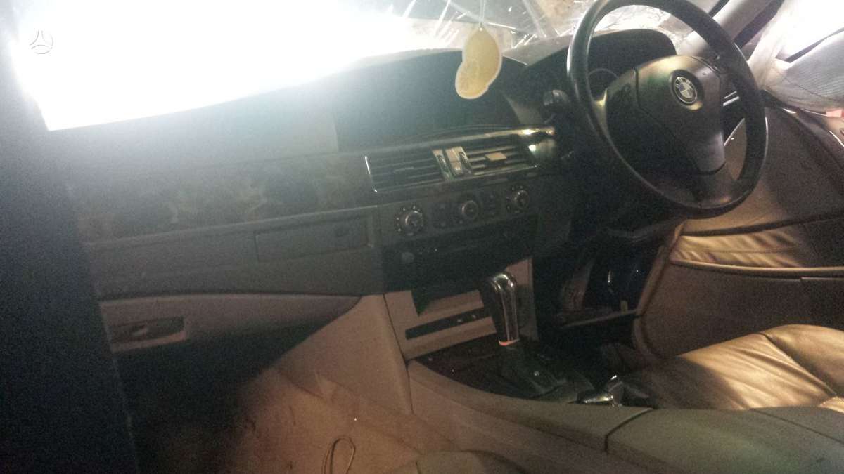 BMW 530 dalimis