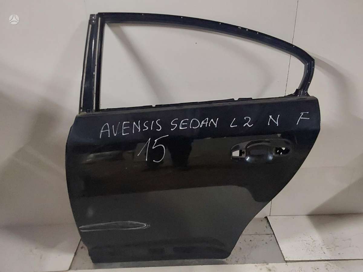 Toyota Avensis for parts