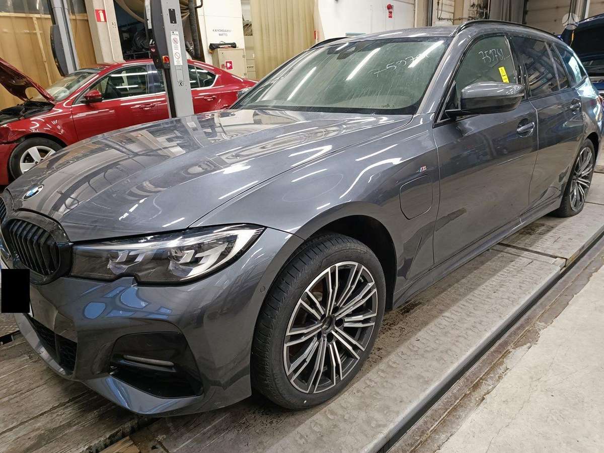 BMW 3 serija dalimis