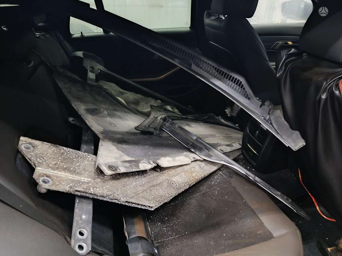 BMW 3 serija dalimis