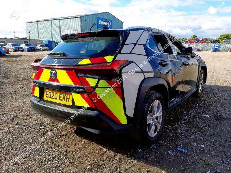 Lexus UX 250h Visas auto ardomas dalimis