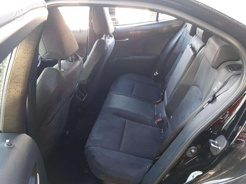 Lexus UX 250h Visas auto ardomas dalimis