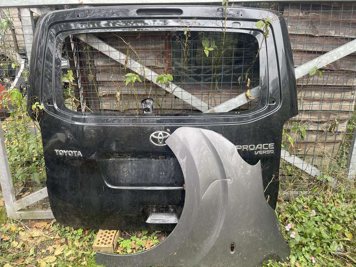 Toyota Proace Verso sparnas 100