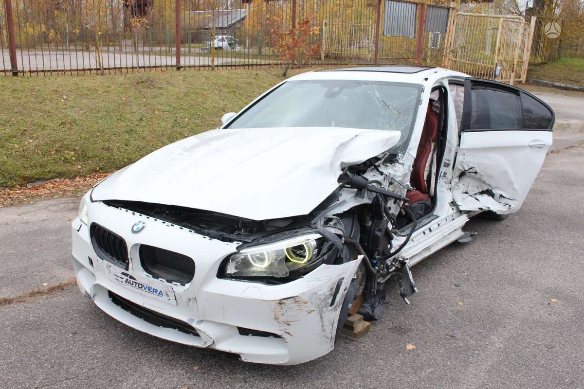 BMW M5 rezerves daļās. F10 lci m5 2015m ardomas dalimis spalvos kodas a