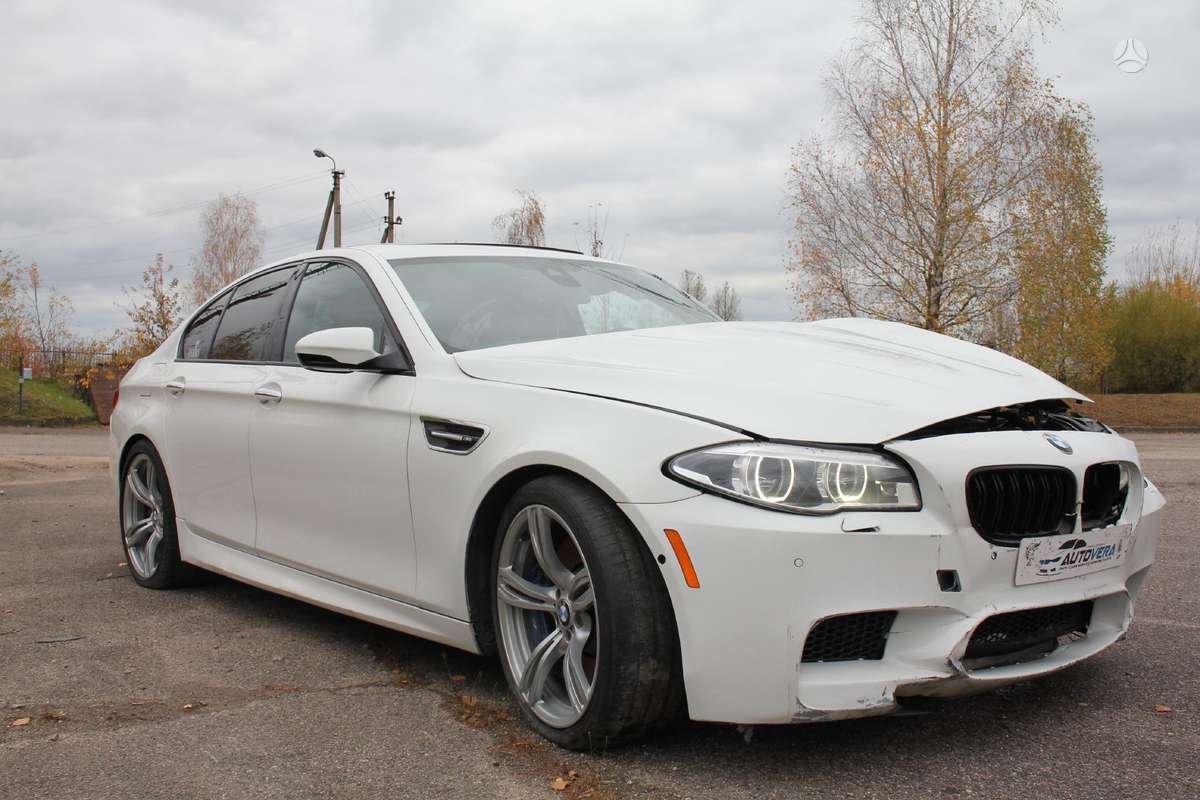 BMW M5 rezerves daļās. F10 lci m5 2015m ardomas dalimis spalvos kodas a