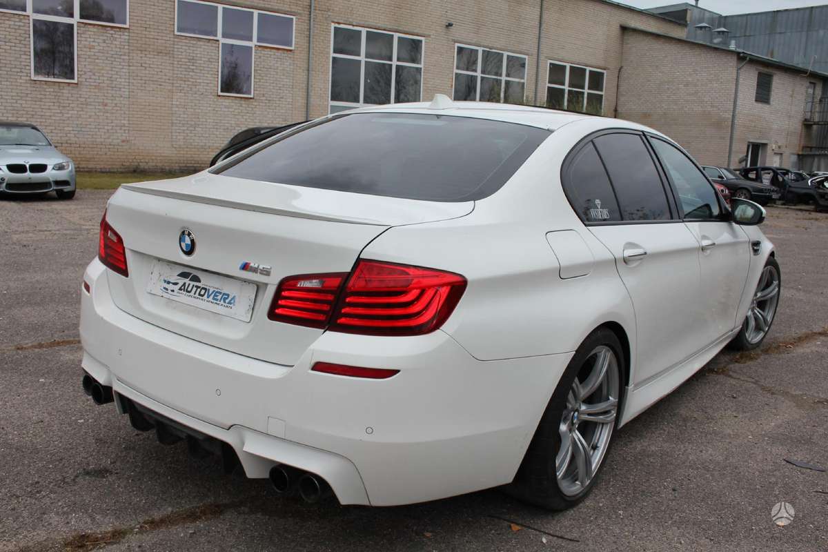 BMW M5 rezerves daļās. F10 lci m5 2015m ardomas dalimis spalvos kodas a