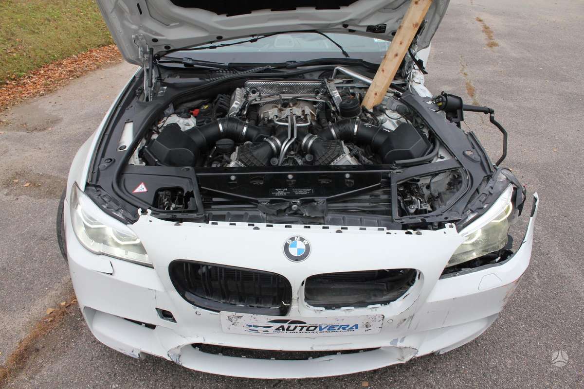 BMW M5 rezerves daļās. F10 lci m5 2015m ardomas dalimis spalvos kodas a