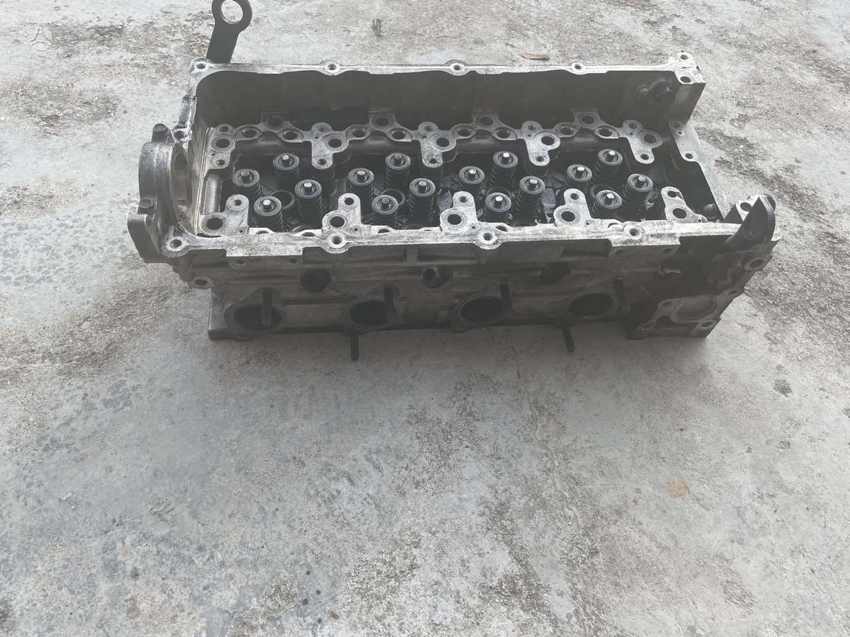 Kia Sorento cylinder head