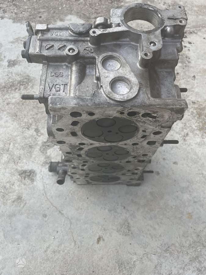 Kia Sorento cylinder head