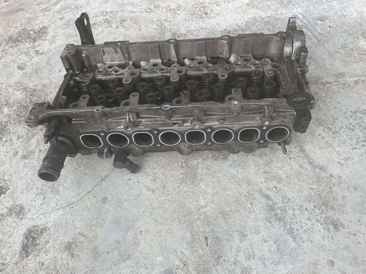 Kia Sorento cylinder head