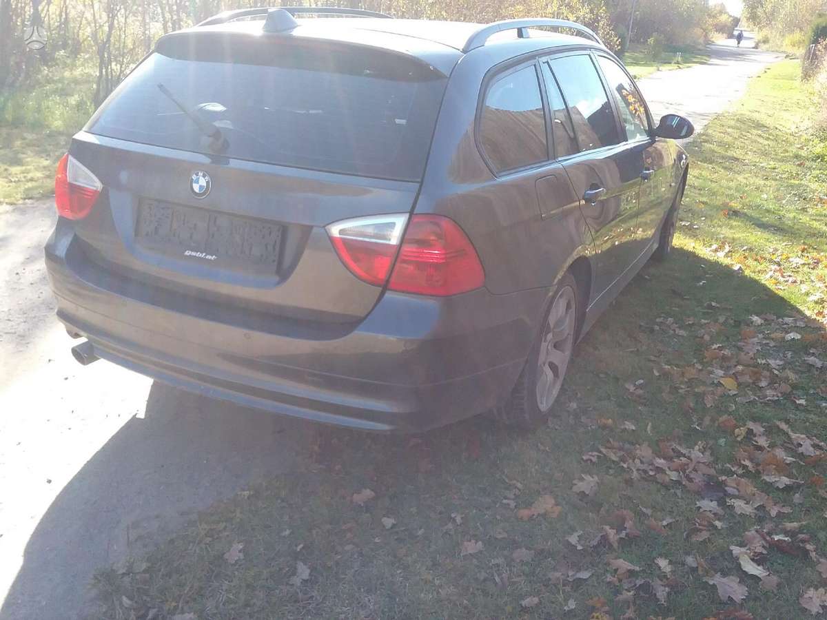 BMW 320 Dalimis