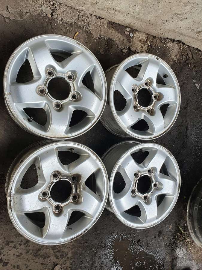 Suzuki, lengvojo lydinio, R15