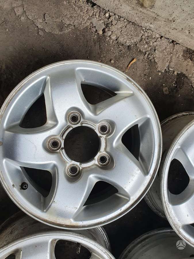 Suzuki, lengvojo lydinio, R15