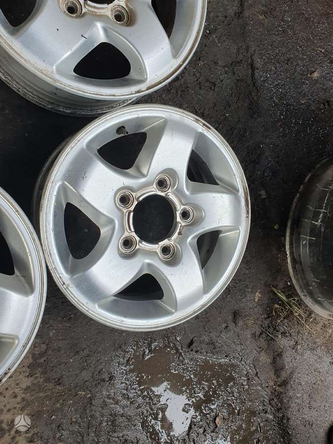Suzuki, lengvojo lydinio, R15