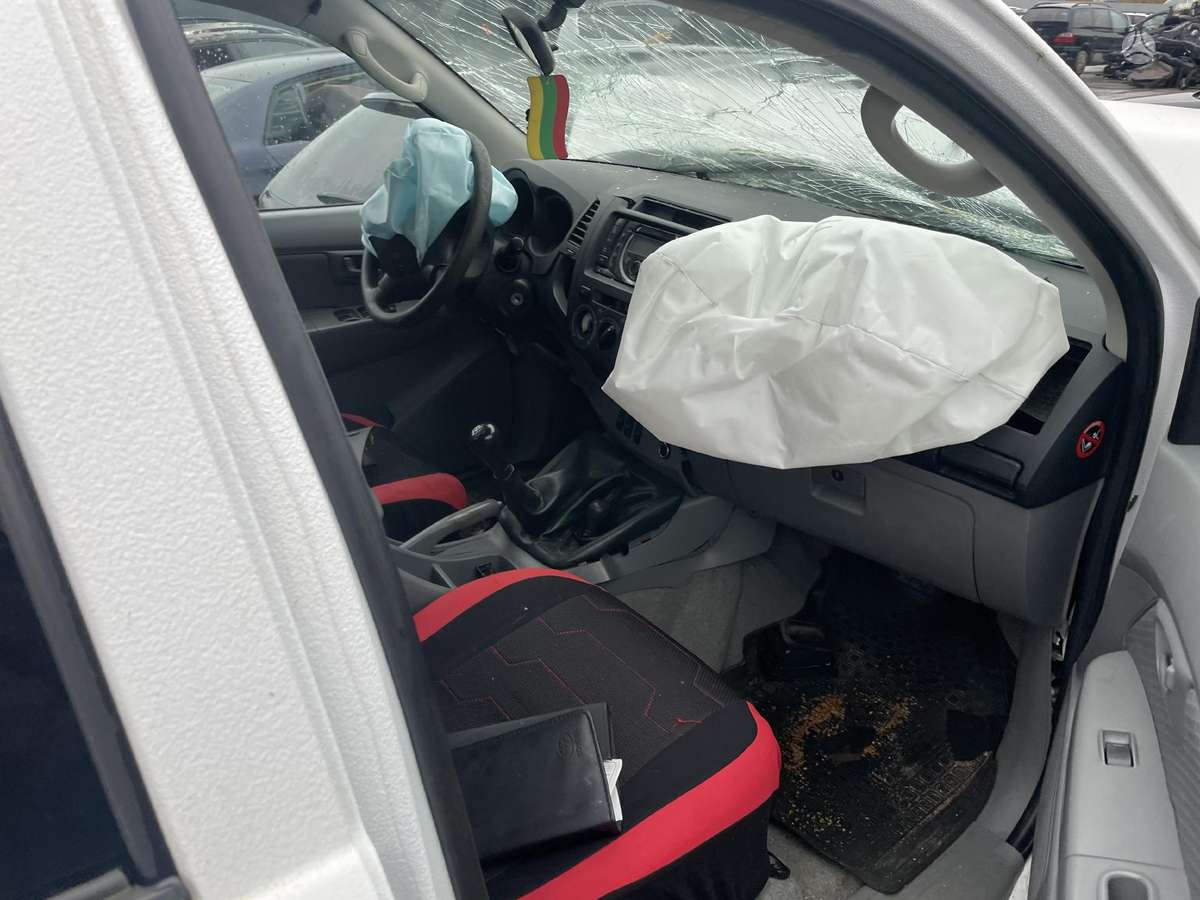Toyota Hilux dalimis