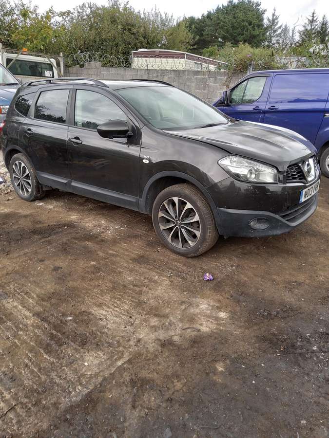 Nissan Qashqai+2 dalimis