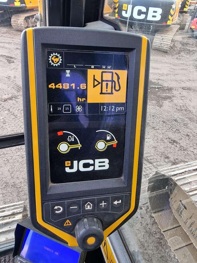 JCB JCB JS130LC +PLUS T4, экскаваторы