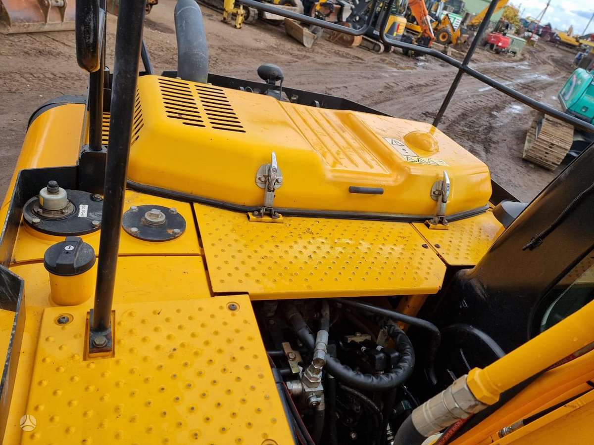 JCB JCB JS130LC +PLUS T4, excavator