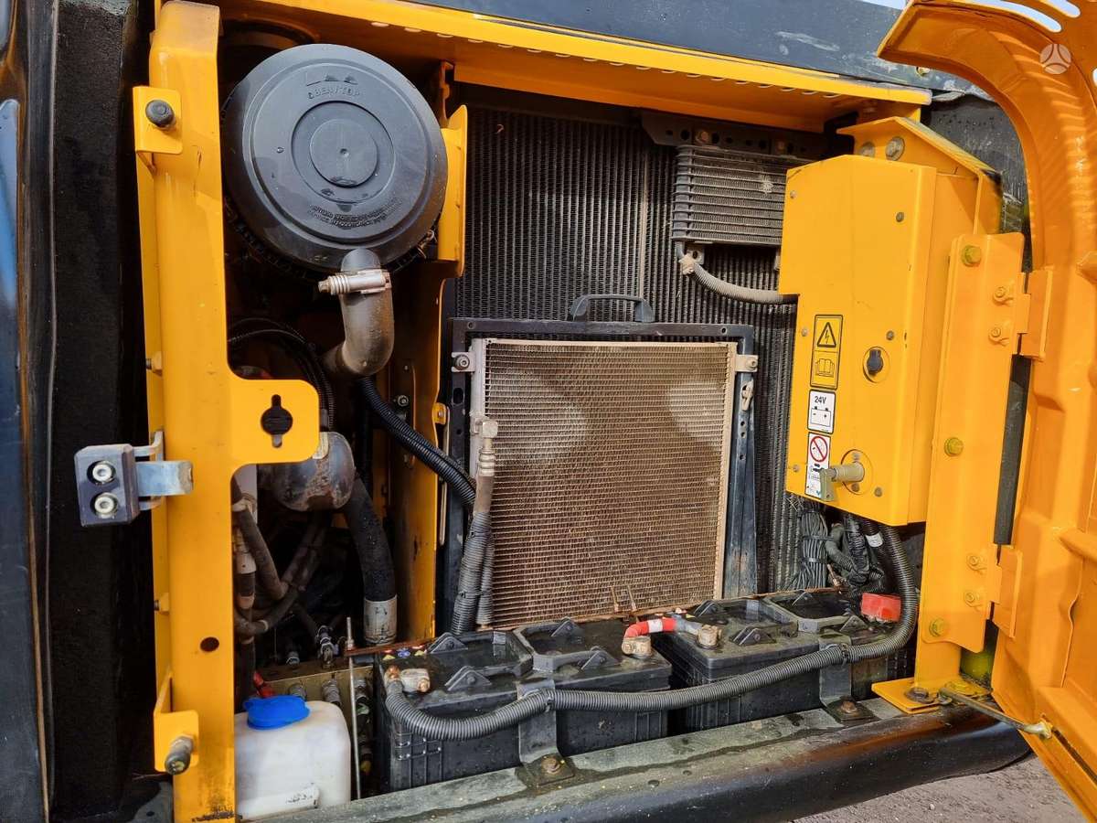 JCB JCB JS130LC +PLUS T4, ekskavatori