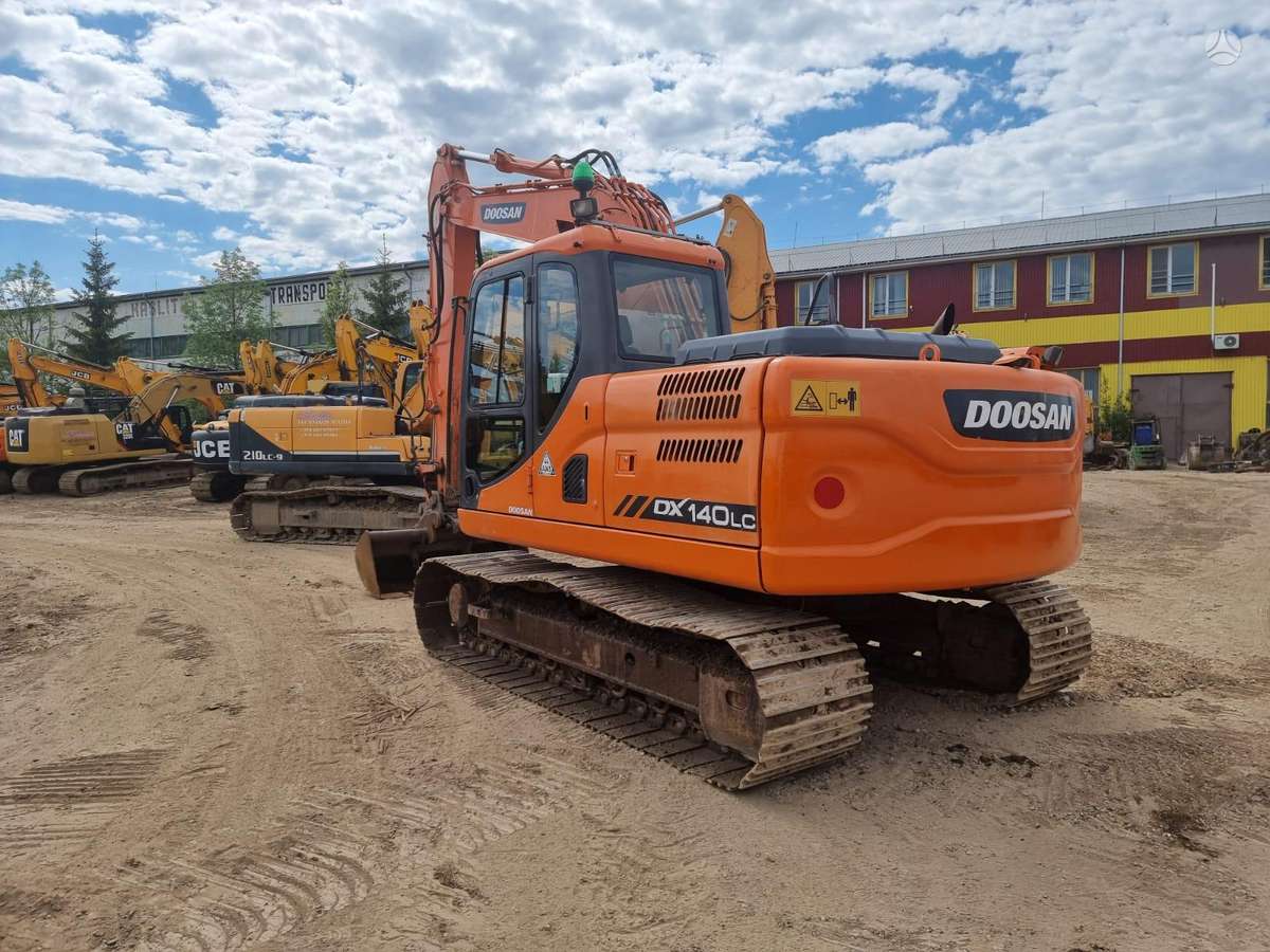 Doosan DX140LC-3, excavator