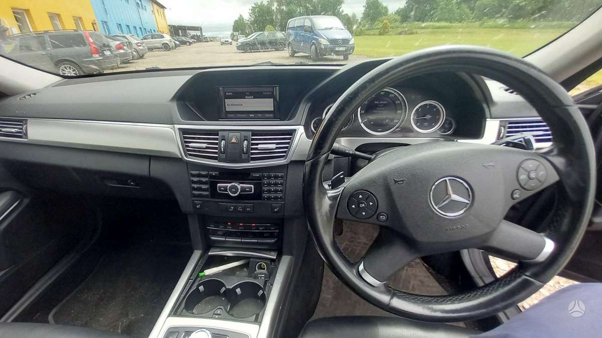 Mercedes-Benz E220