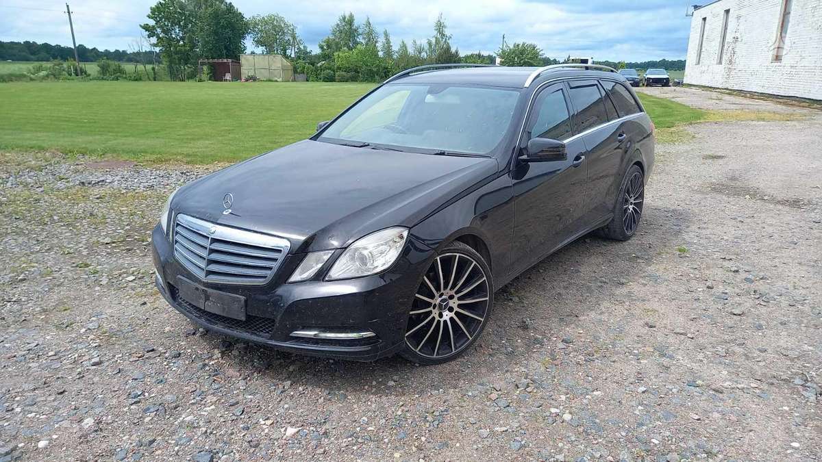 Mercedes-Benz E220