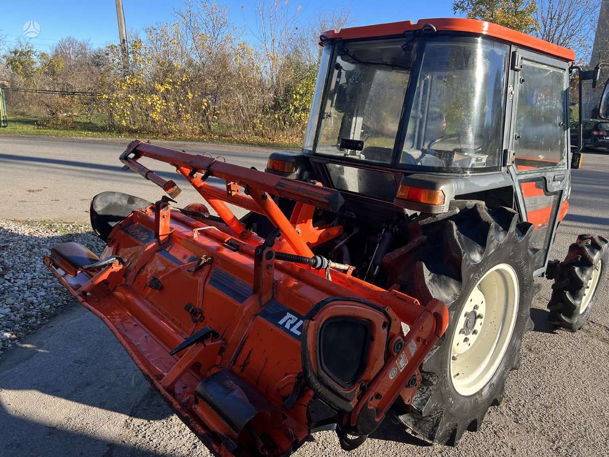 Kubota GL320, tractors