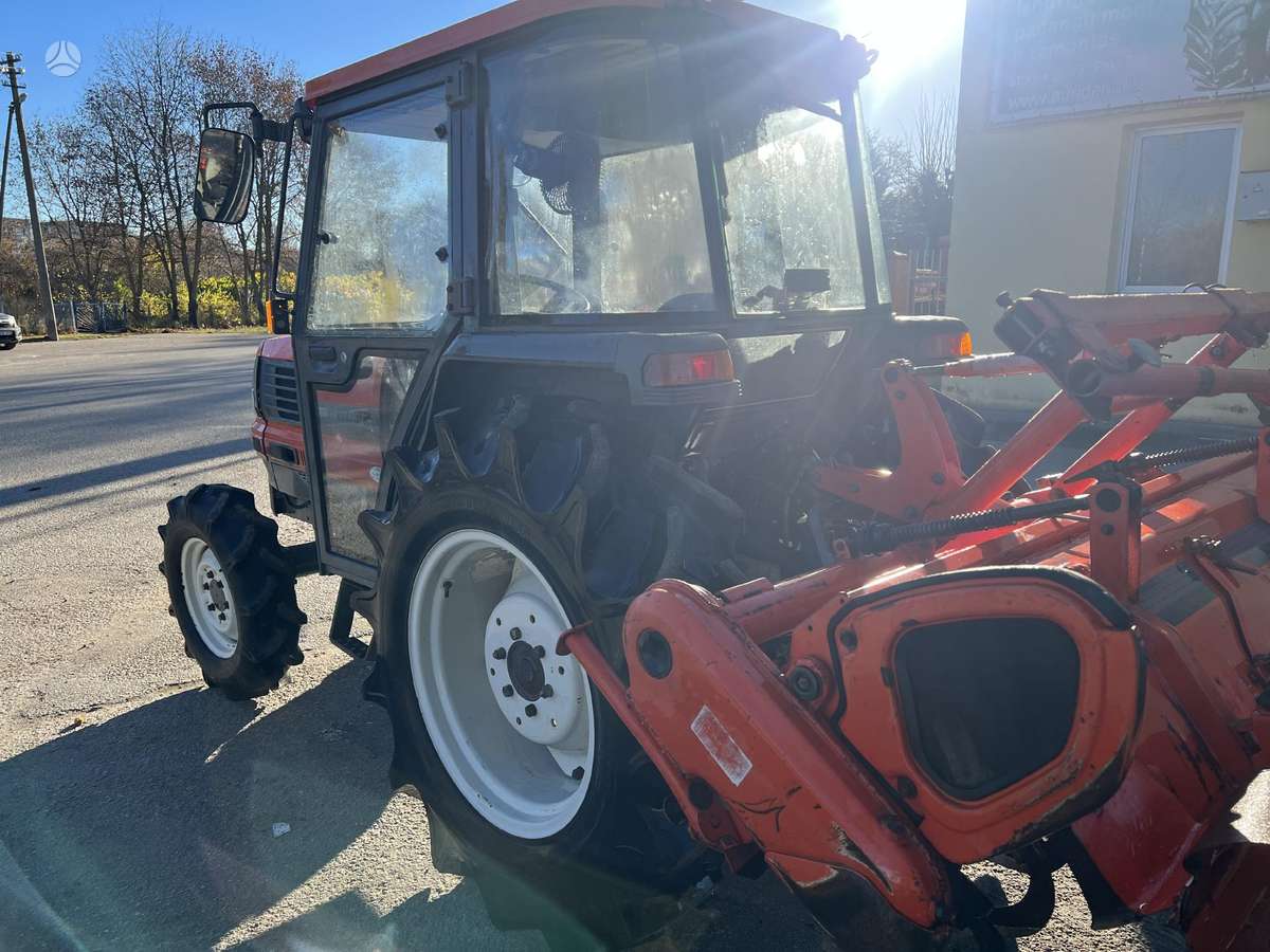 Kubota GL320, tractors