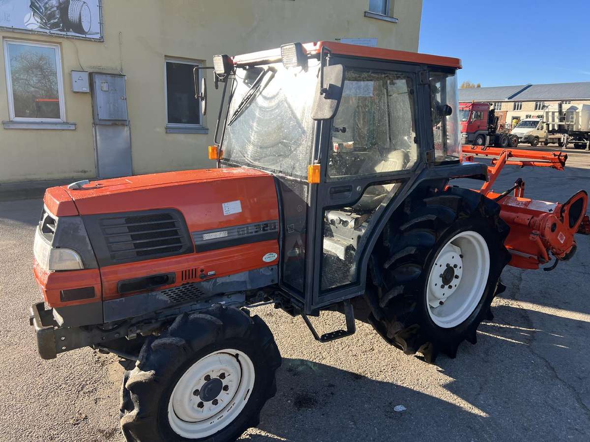 Kubota GL320, tractors