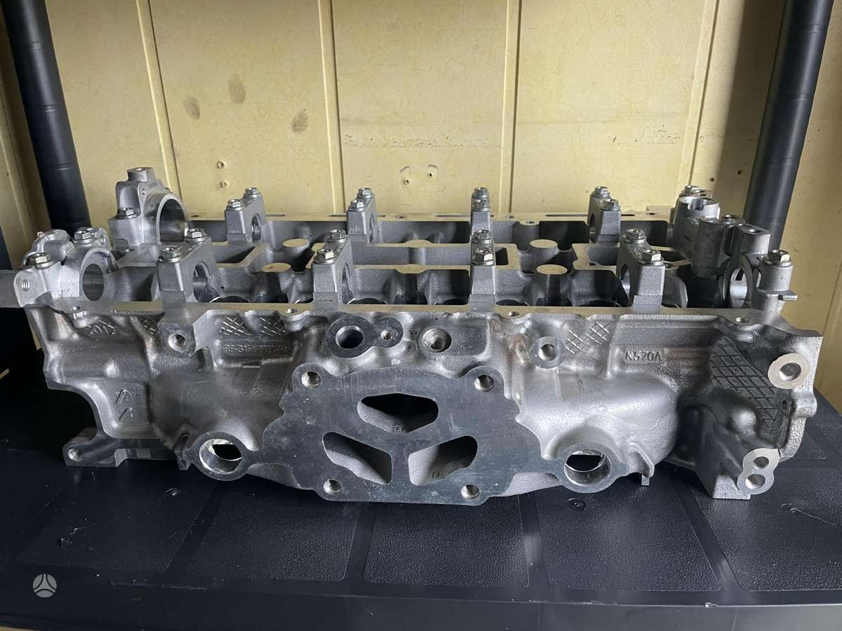 Ford Focus RS cylinder head
