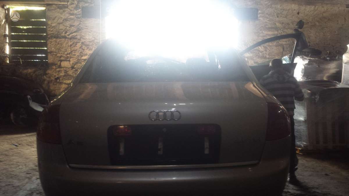 Audi A6 Masina dalimis oda