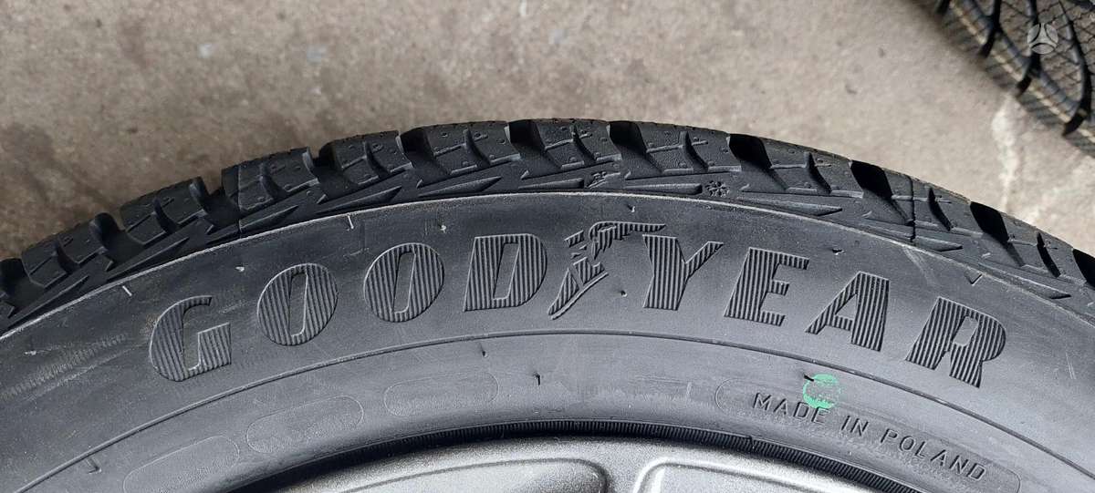 Goodyear, winter 215/55 R17